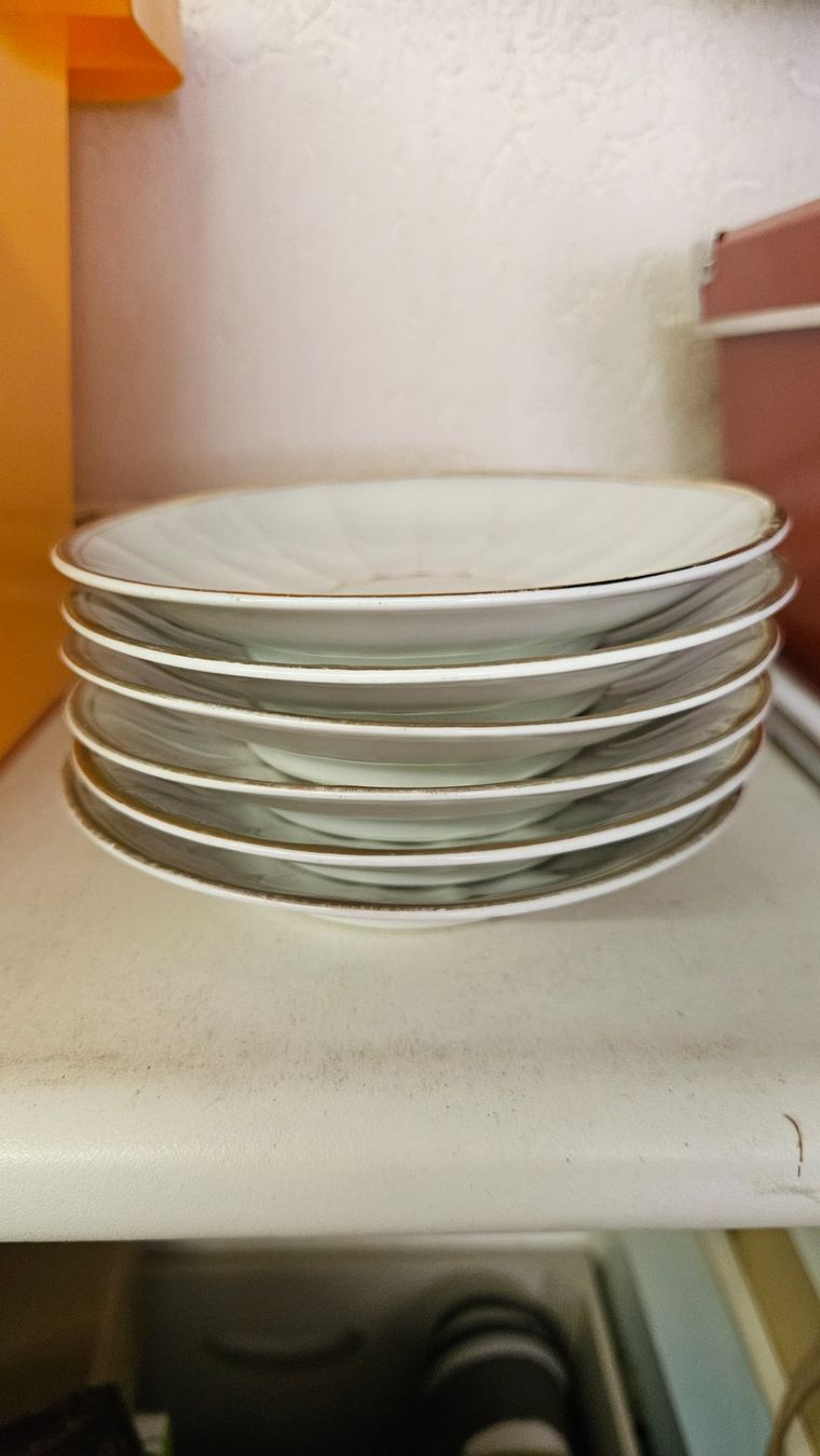 Teller: 6 piattini da caffè bianchi bordo oro – Gebraucht aus Melano von H-Sara 1