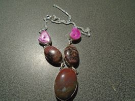 Kette silberfarbig, Anhänger Steine oval, braun Töne/pink