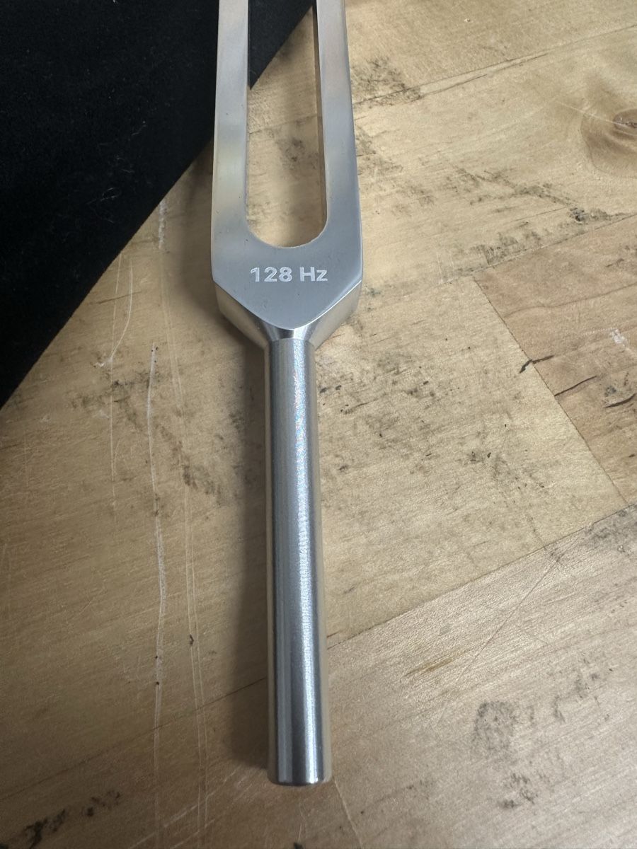 Strumenti musicali: Hochwertige Stimmgabel 128 Hz! – Usato da Ebikon venduto da Gaenggeliwaar 1