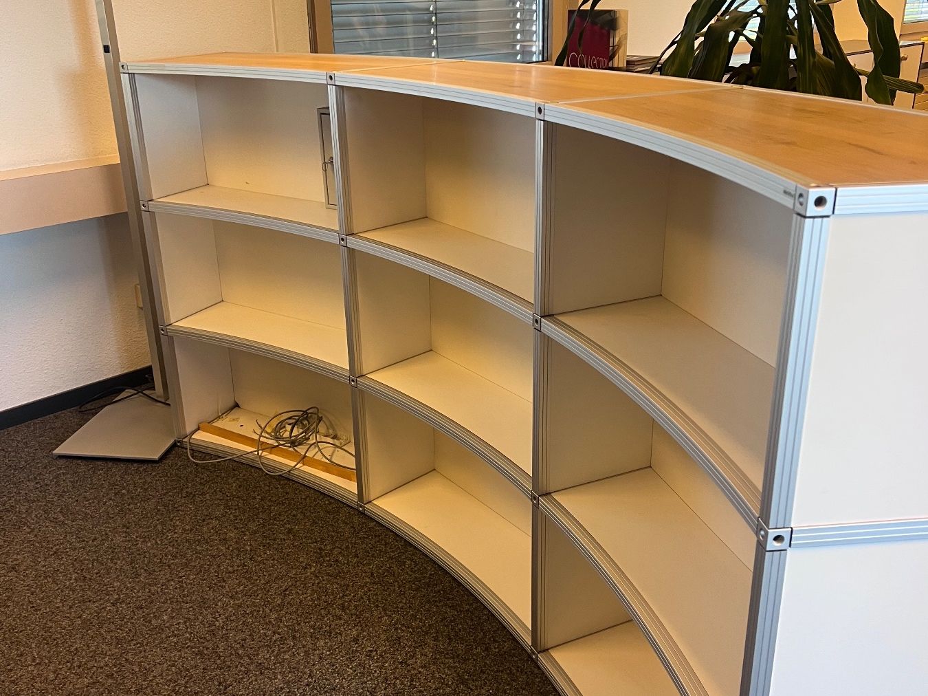 Allestimento di negozi e stand fieristici: Büro Empfangstheken – Usato da Reinach BL venduto da tba_2gyj 1