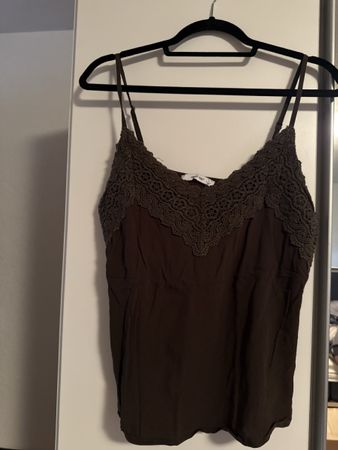 Damen Top mit Spitze dunkelgrün Grösse L guter Zustand