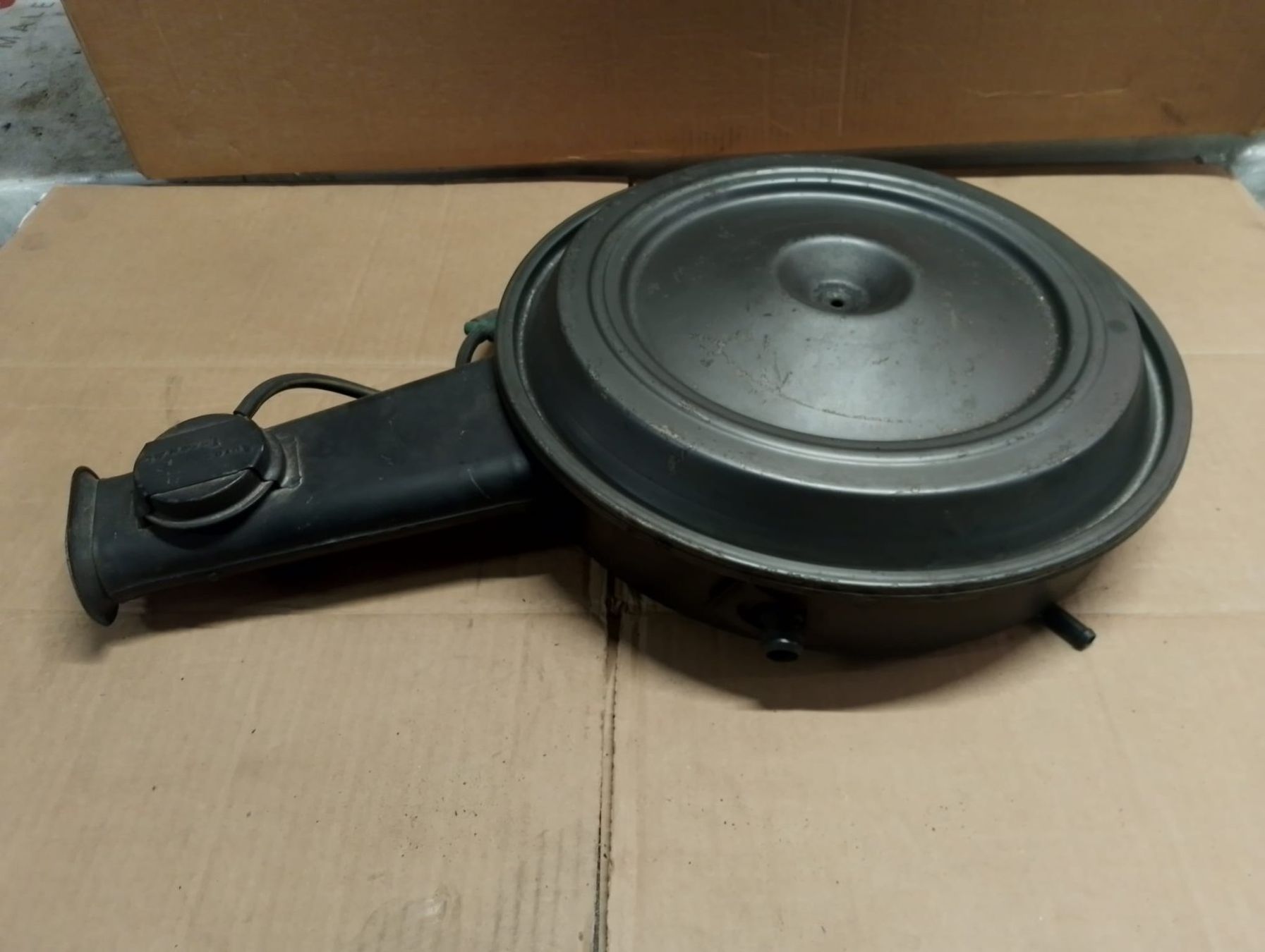 Tutti pezzi di ricambio auto: Luftfiltergehäuse Luftfilter GM V8 – Usato da Niedergösgen venduto da usc_9sk7