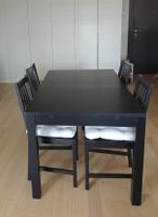 Ausziehbarer Tisch + 4 Stühle - Schwarz - gut erhalten
