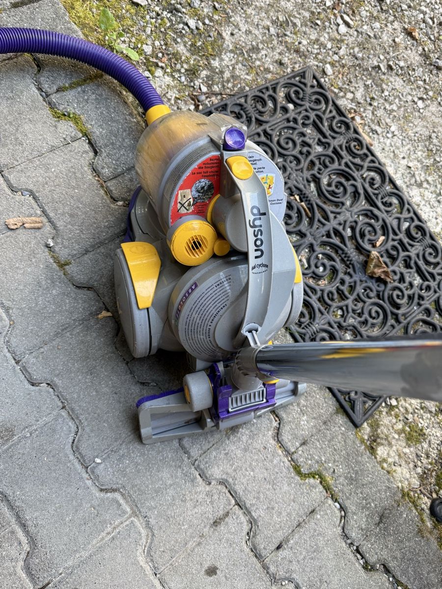 Dyson Staubsauger & Zubehör: Dyson Staubsauger gebraucht – Gebraucht aus Fislisbach von meb_cgw9