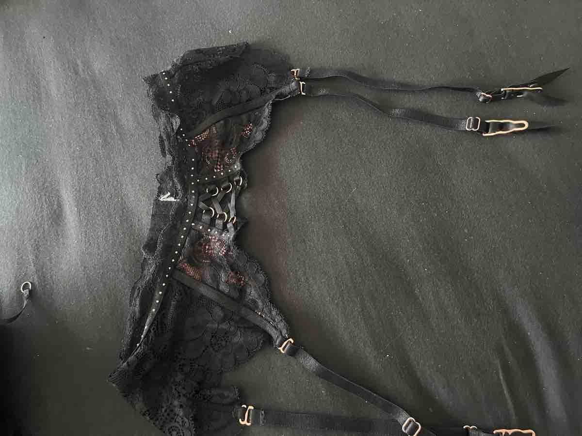 Altra biancheria intima: Damen BH Set mit Strumpfhalter – Usato da Olten venduto da sae_82z2 5