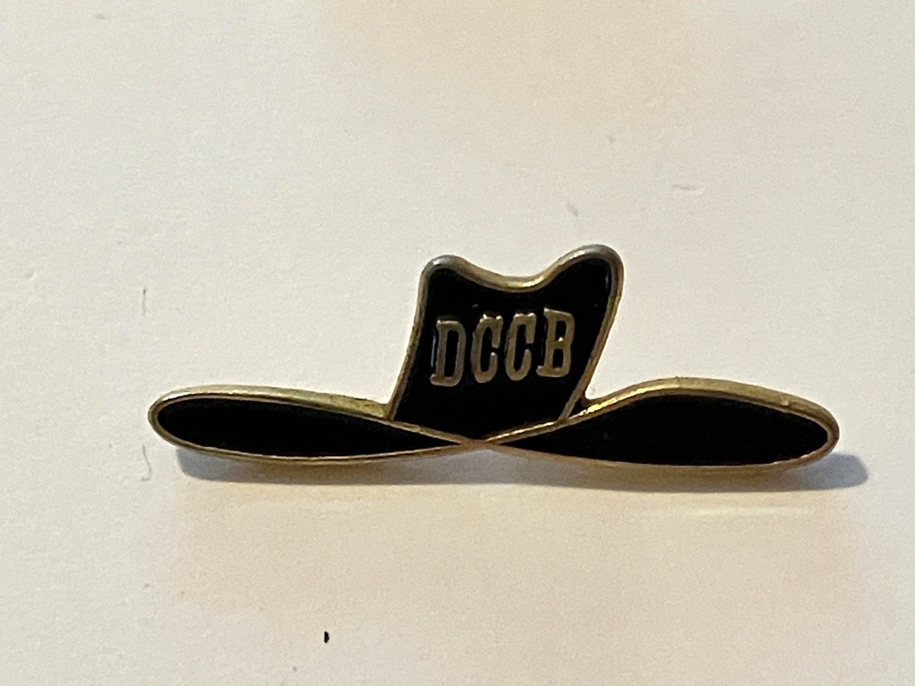 Plaquettes & Badges: 1 Pin DCCB Hut – D'occasion à Basel par djwwpp