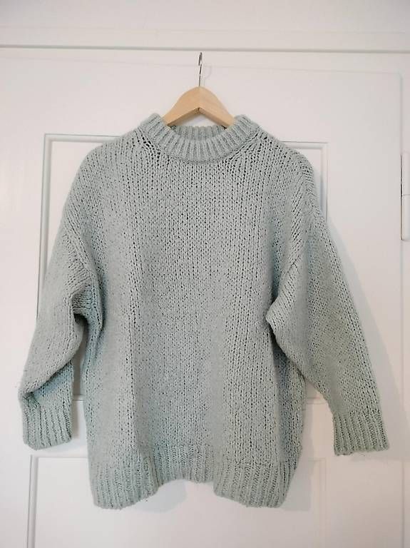 Pullover & Sweatshirts: bequemer hellblauer Pullover – Gebraucht aus Luzern von car.i.