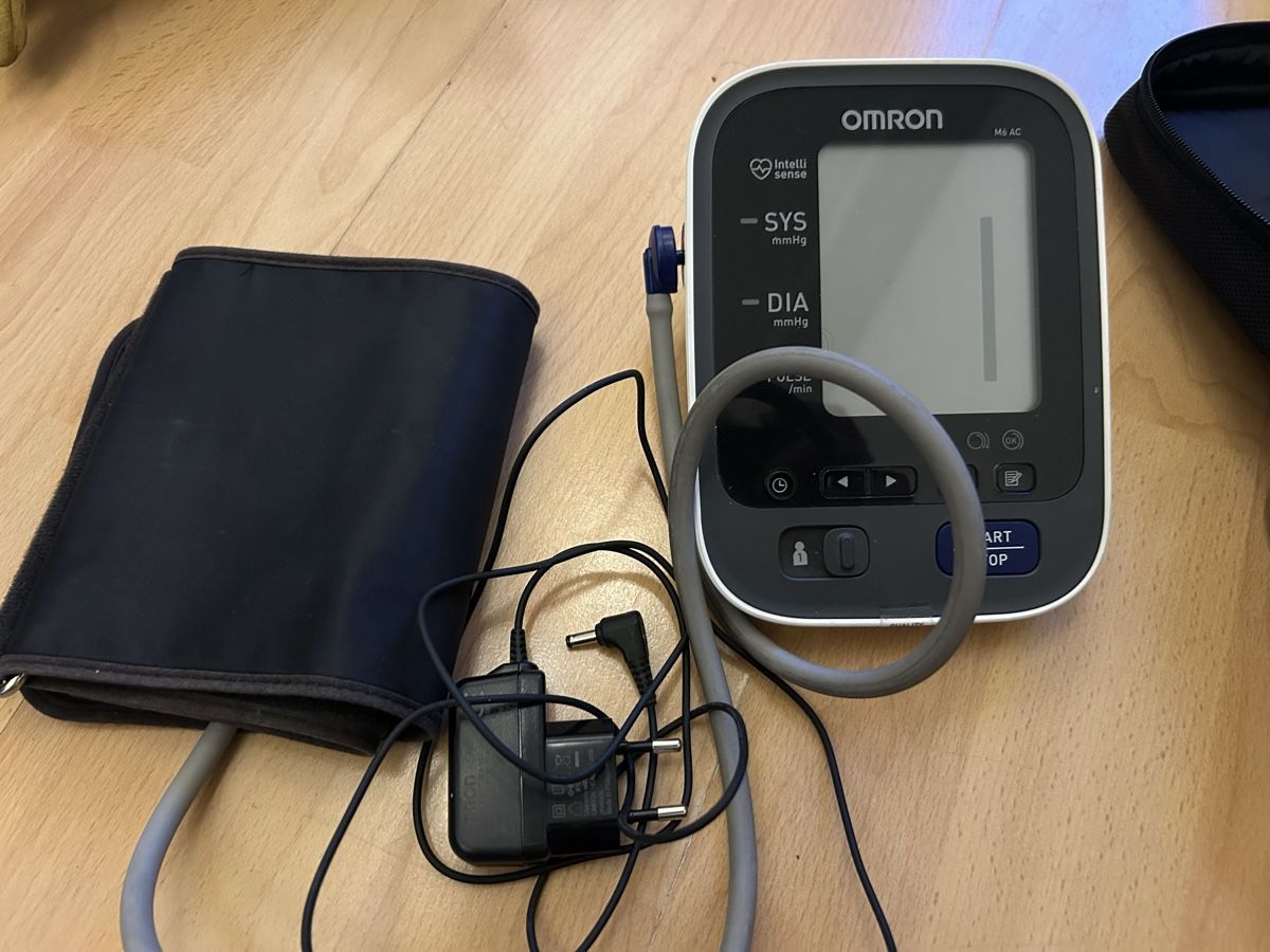 Omron Attrezzature mediche: OMRON Blutdruckmessgerät – Usato da Basel venduto da max_bg5w