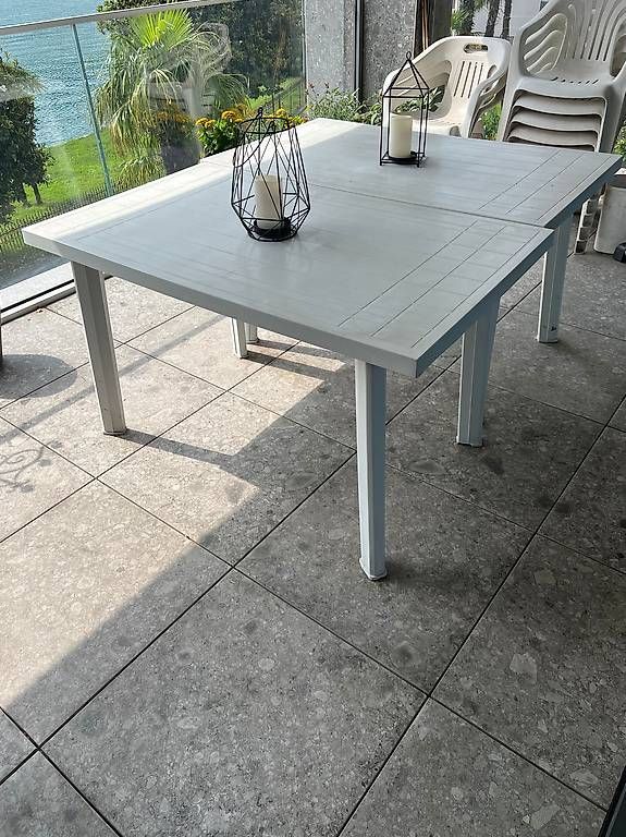 Sedie: 2 Joinable Outdoor Tables + 8 Plastic Chairs – Usato da Melide venduto da cla_g5fs 2