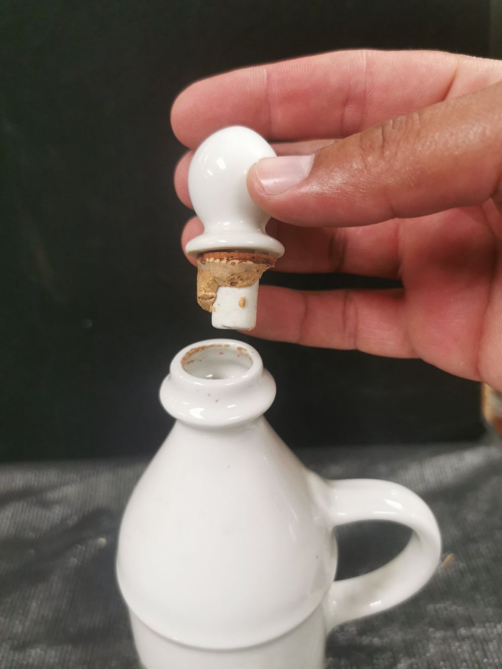 Bottiglie: BOUTEILLE EN CÉRAMIQUE – Usato da Genève venduto da Leboucheoreilles 6