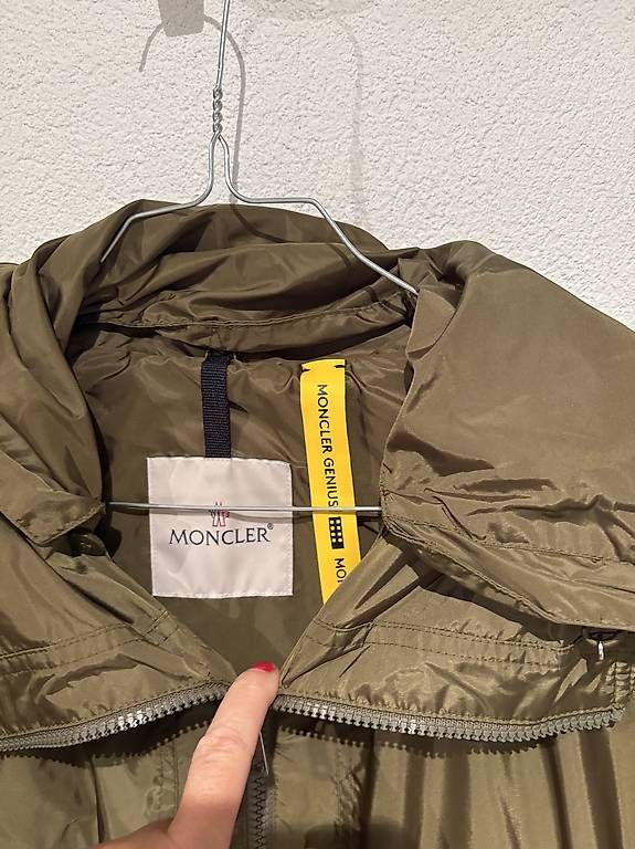 Giacche: Moncler Regenjacke Grösse M – Usato da Unterägeri venduto da mar_96hk 4