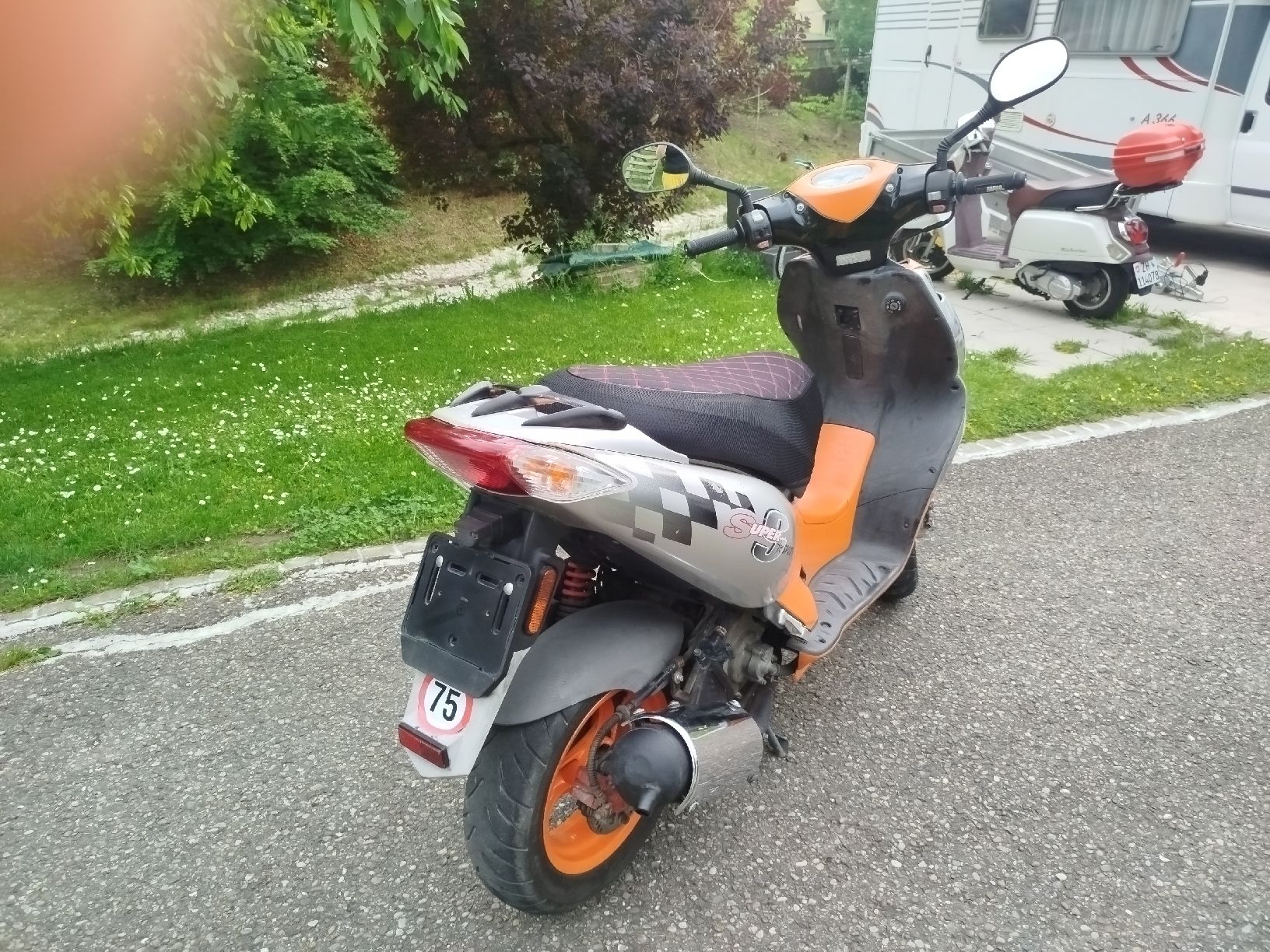 Kymco Scooter: Kymco Super 9 Roller, Motorrad – Usato da Steg im Tösstal venduto da KiwiGrafikMaurer 2