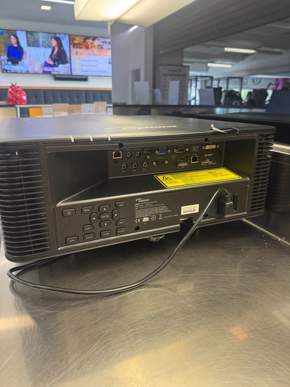 Proiettori: Optoma ZU650 – Usato da Salgesch venduto da jer_7pff 4