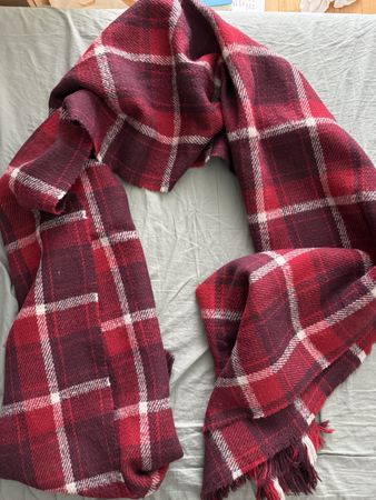 Warmer Winter-Schal, rot-weiss kariert, neuwertig!