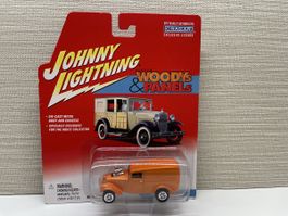 Johnny Lightning '33 Willys Panel Van - Woodys&Panels