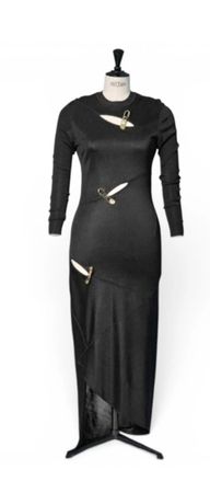 Emblématique robe noire Fendace (Fendi et Versace)