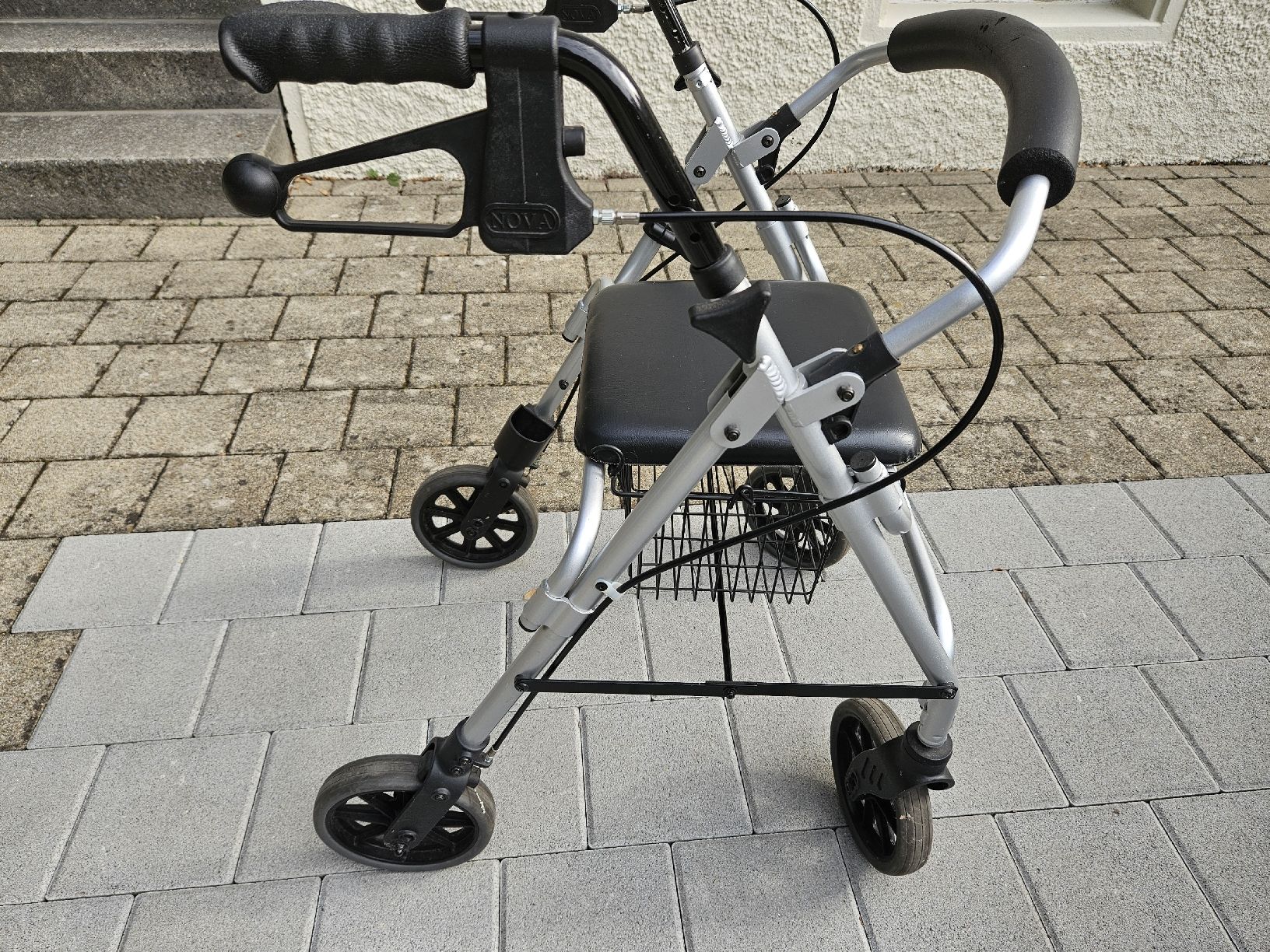 Aides à la marche: Rollator Nova mit Sitz und Korb silber – D'occasion à Turgi par Gruenland 4