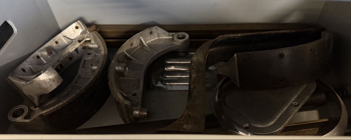 Lancia Alle Autoersatzteile: Diverse Bremsteile, Fensterteile etc. gemäss Bild – Gebraucht aus Gossau ZH von jjdrive