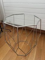 Exklusiver geometrischer Beistelltisch Glas & Metall A