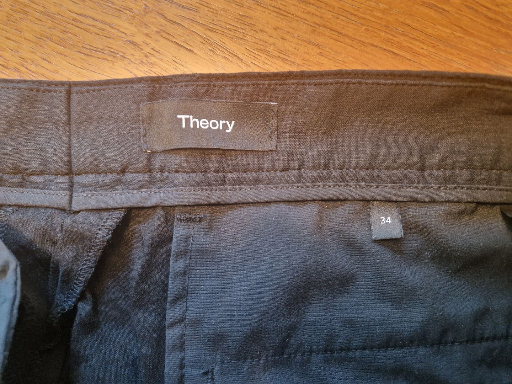 Hosen: Edle Kurze Hose 'Theory' – Gebraucht aus Zürich von nonsense322 2