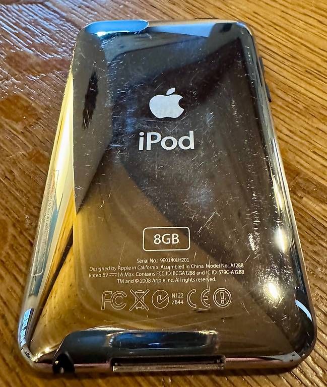 Casse acustiche: iPod touch 3. Generation 8GB + Logitech Pure-Fi Anywhere 2 – Usato da Tscherlach venduto da Guelli 2