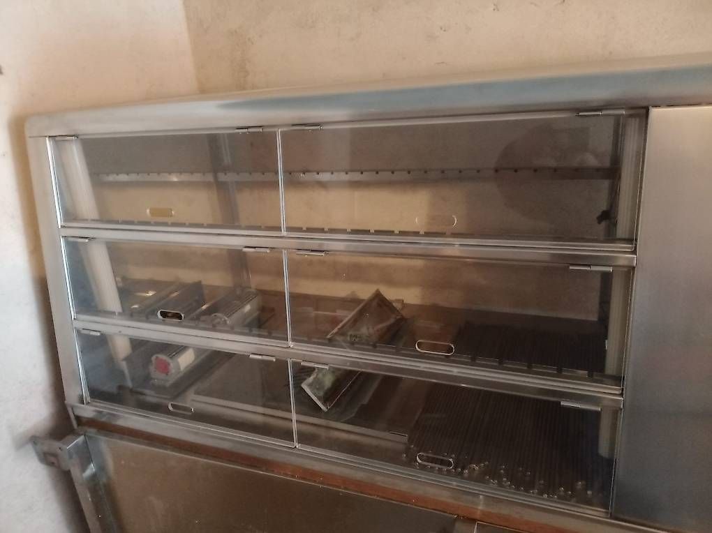 Vetrine: Vitrine inox verre – Usato da Treycovagnes venduto da ced_p2fm
