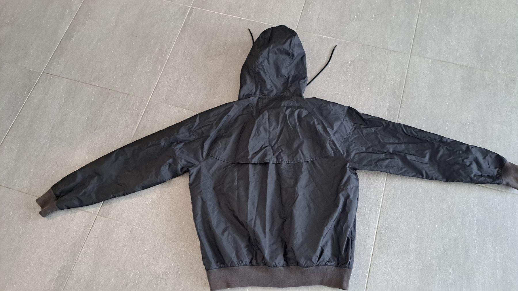Nike Giacche: Nike Jacke Gr. S schwarz mit Kapuze – Usato da Winterthur venduto da Dream_of 1