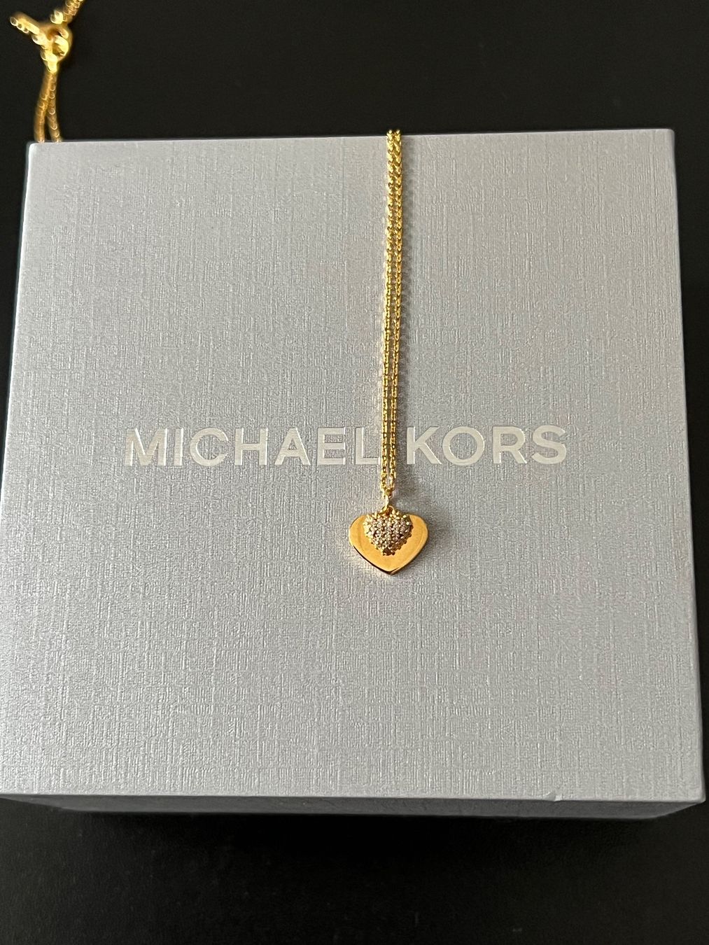 Michael Kors Colliers: Collier Michael Kors – Neuf avec emballage d'origine à Charmey (Gruyère) par ya_12