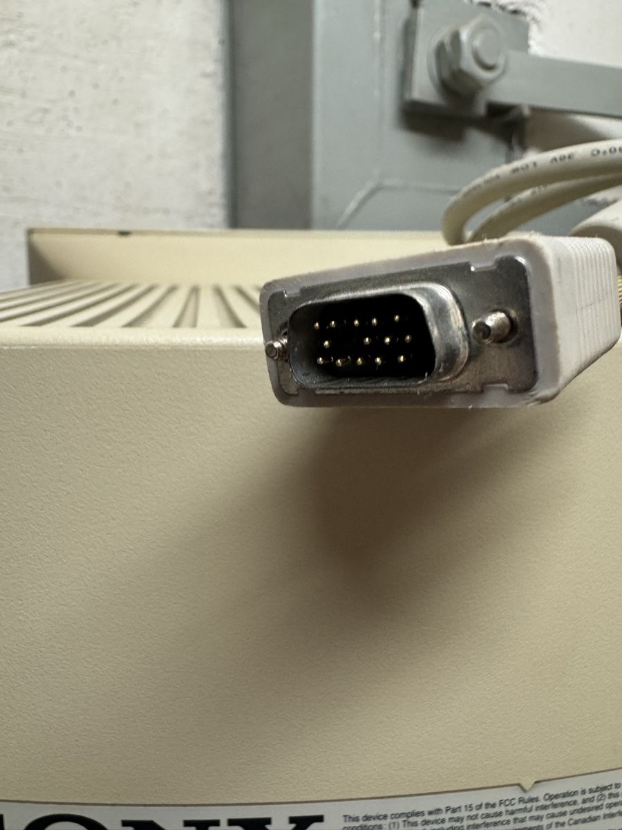 Ecrans: Sony Röhrenmonitor – Défectueux à Esslingen par Ursr1 4