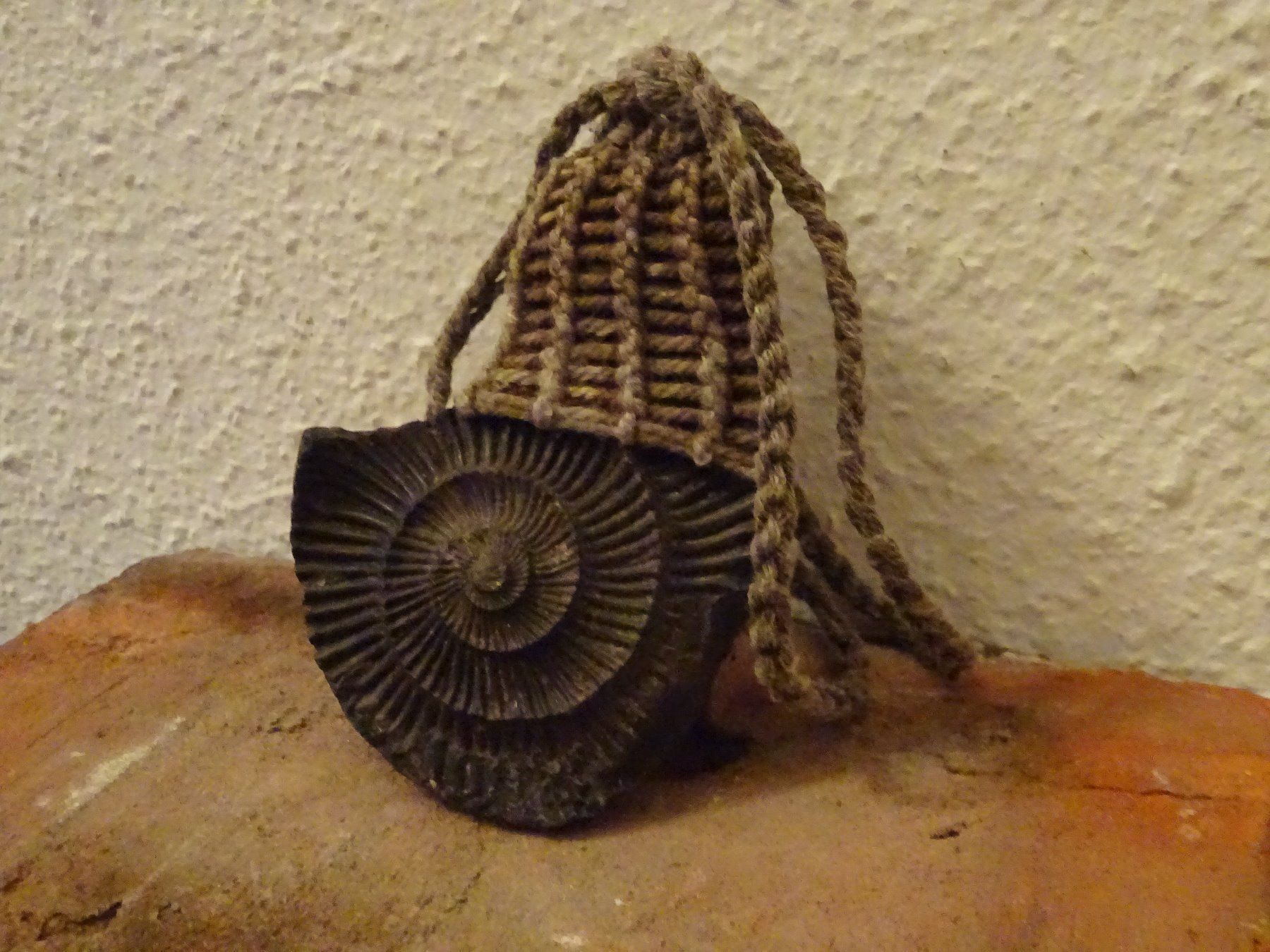 Sculture & Statue: Kette Ammonit Krieger Kannibale / Papua – Usato da Esslingen venduto da FetteSchnecke 2