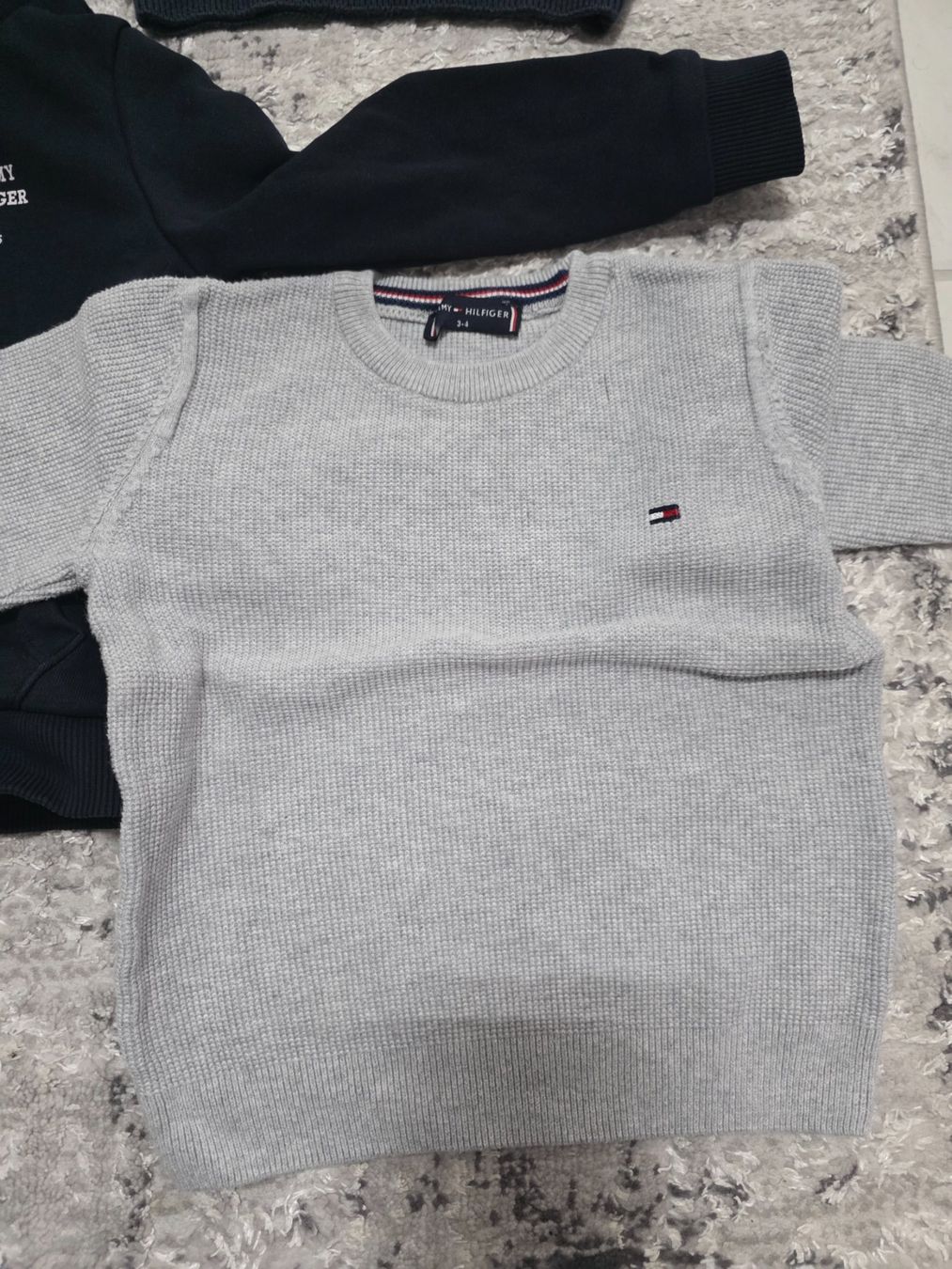 Tommy Hilfiger Lotti & Set di vestiti: 3 Pullover Tommy Hilfiger Kinder Grösse 98 – Usato da Scherzingen venduto da Benjanil 2
