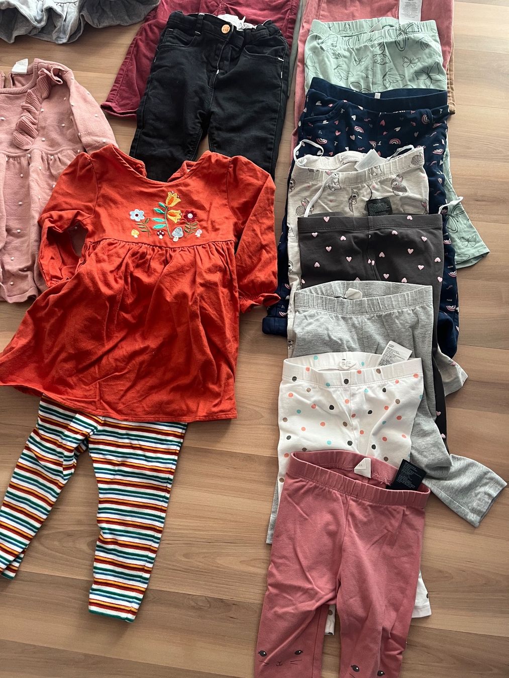 Lotti & Set di vestiti: Mädchen Kleiderpaket 80(29Teile) – Usato da Pfungen venduto da nad_vt7k 1