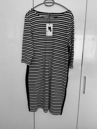 Olsen Kleid gestreift schwarz weiss Grösse 46 neuwertig