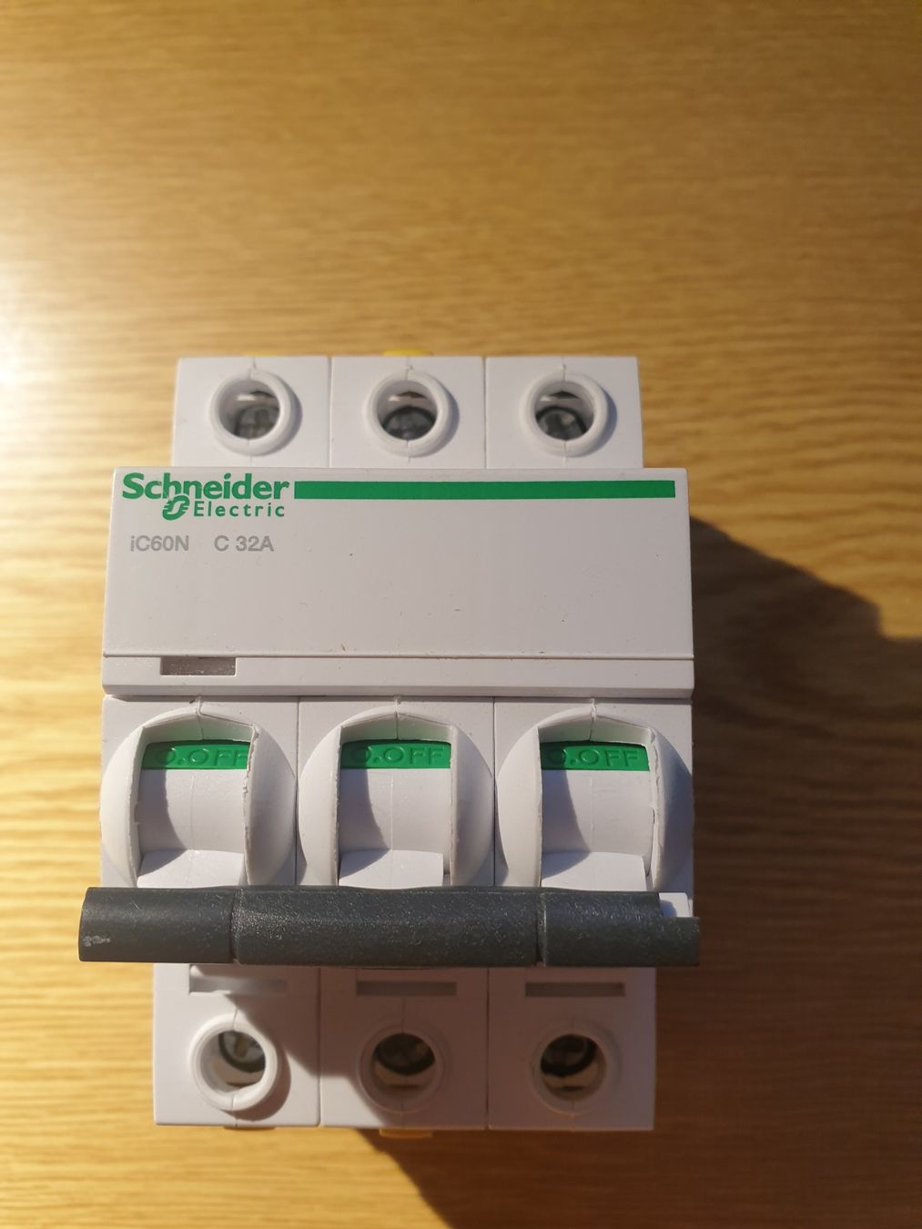 Schneider Alimentazione elettrica: Disjoncteur Schneider iC60N / C32A – Usato da Moudon venduto da Amaroli7