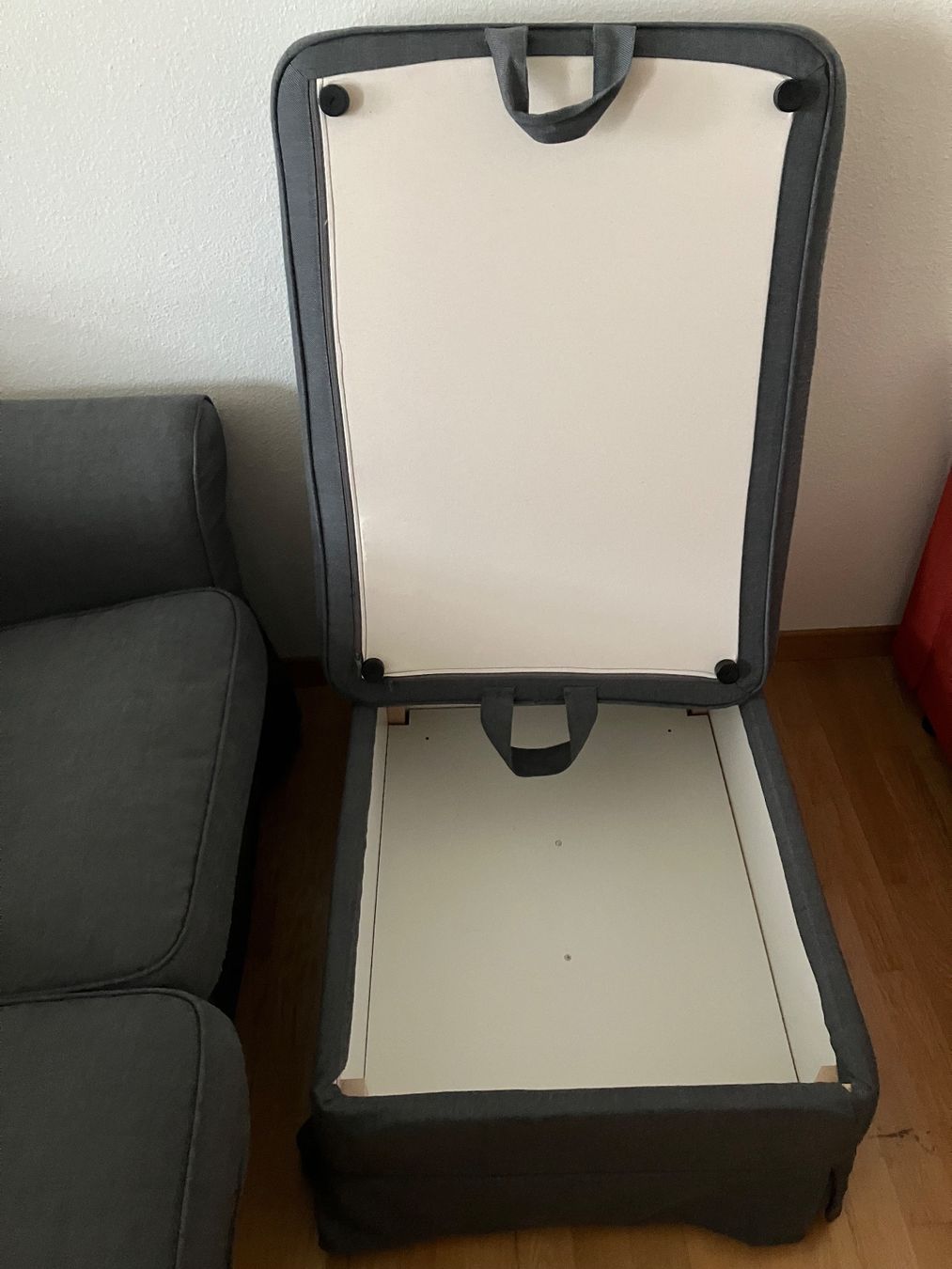 Ikea Divani: 3-er Sofa mit Fusshocker – Usato da Zürich venduto da silviaanthoi 2