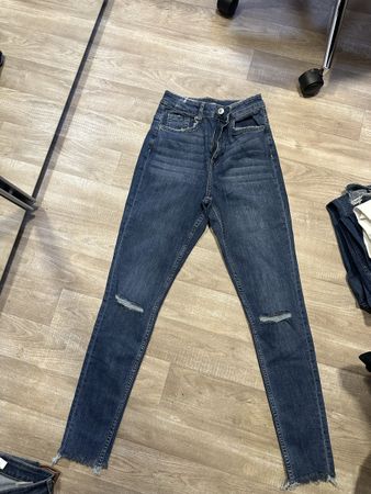 DIVIDED Jeans, Gr. 36,NEU , trendige destroyed
