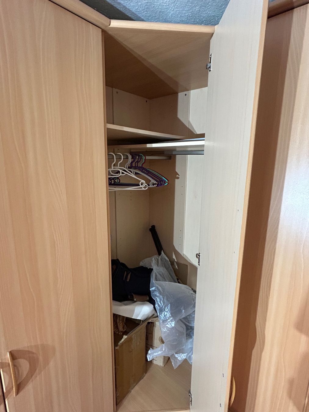 Schränke: Armoire en L avec bibliothèque modulable – Gebraucht aus Zürich von malia. 6