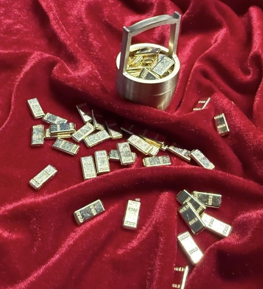 Tutte le decorazioni: Miniatur Goldbarren Eimer Set - Dekor-Artikel . – Usato da Rheinfelden venduto da Gazzi