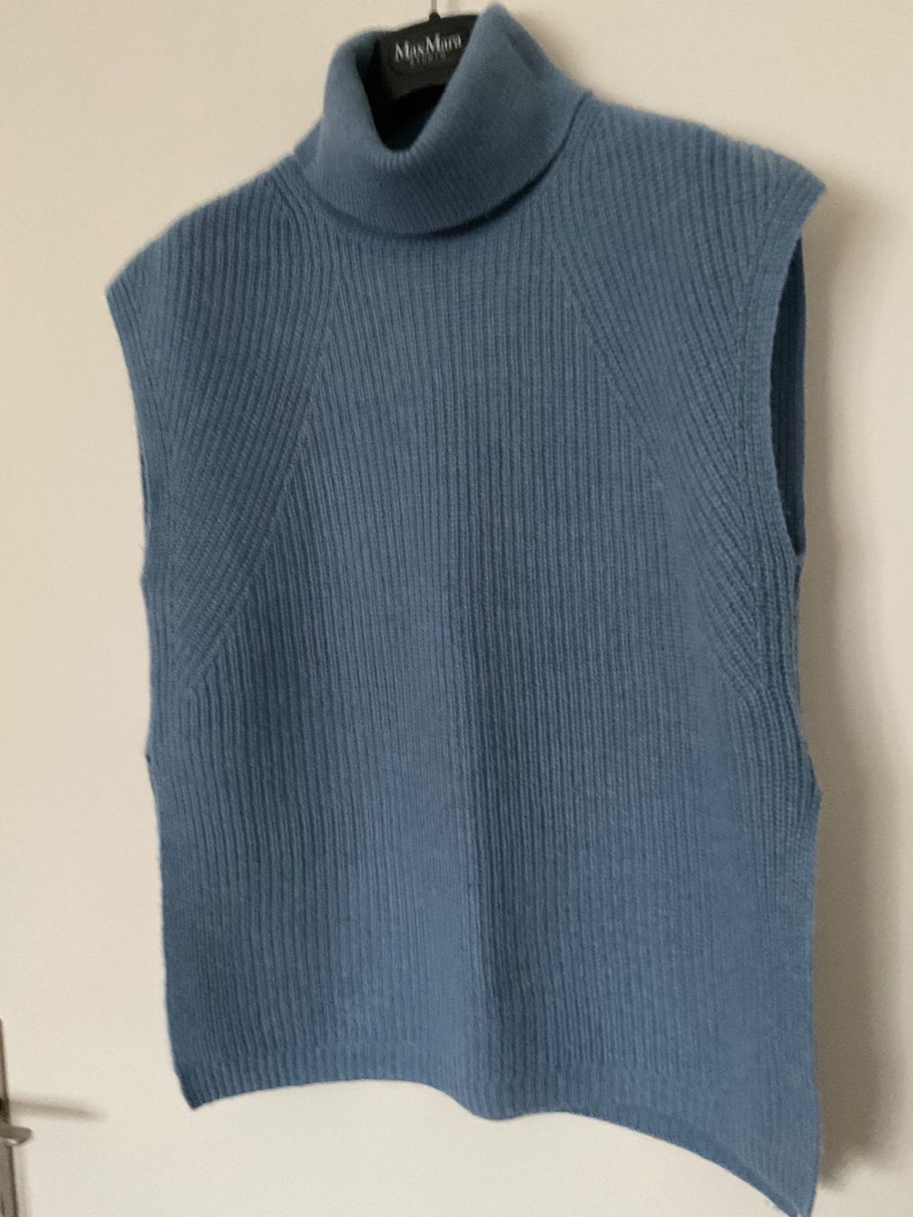 Pullover & Sweatshirts: Schöner Wolle Pullunder Gr ca M hellblau Rollkragen – Gebraucht aus Urdorf von alda02 1