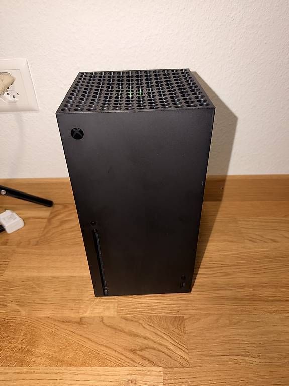 Consoles: Xbox series x – D'occasion à Bern par leo_cd6l 1
