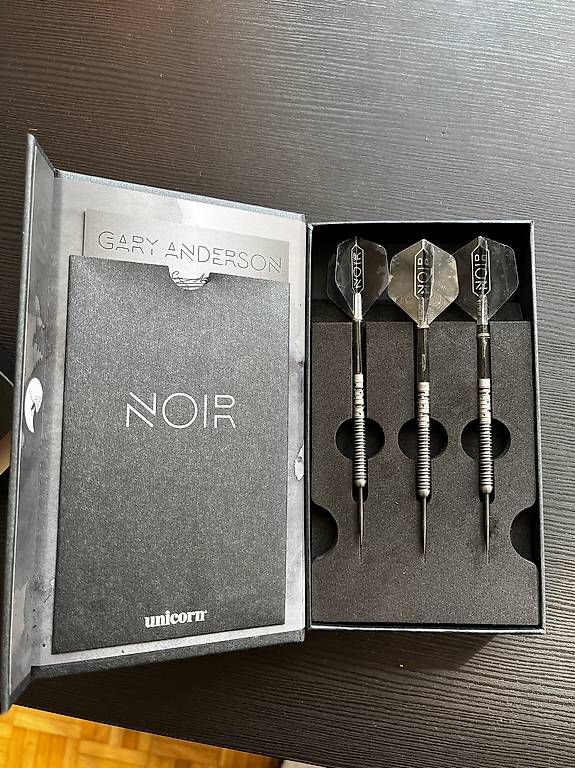 thumbnail image 2 of Unicorn Noir Gary Anderson Phase 5 90% Black Tungsten 18g Soft Tip Darts Set 2 of 14