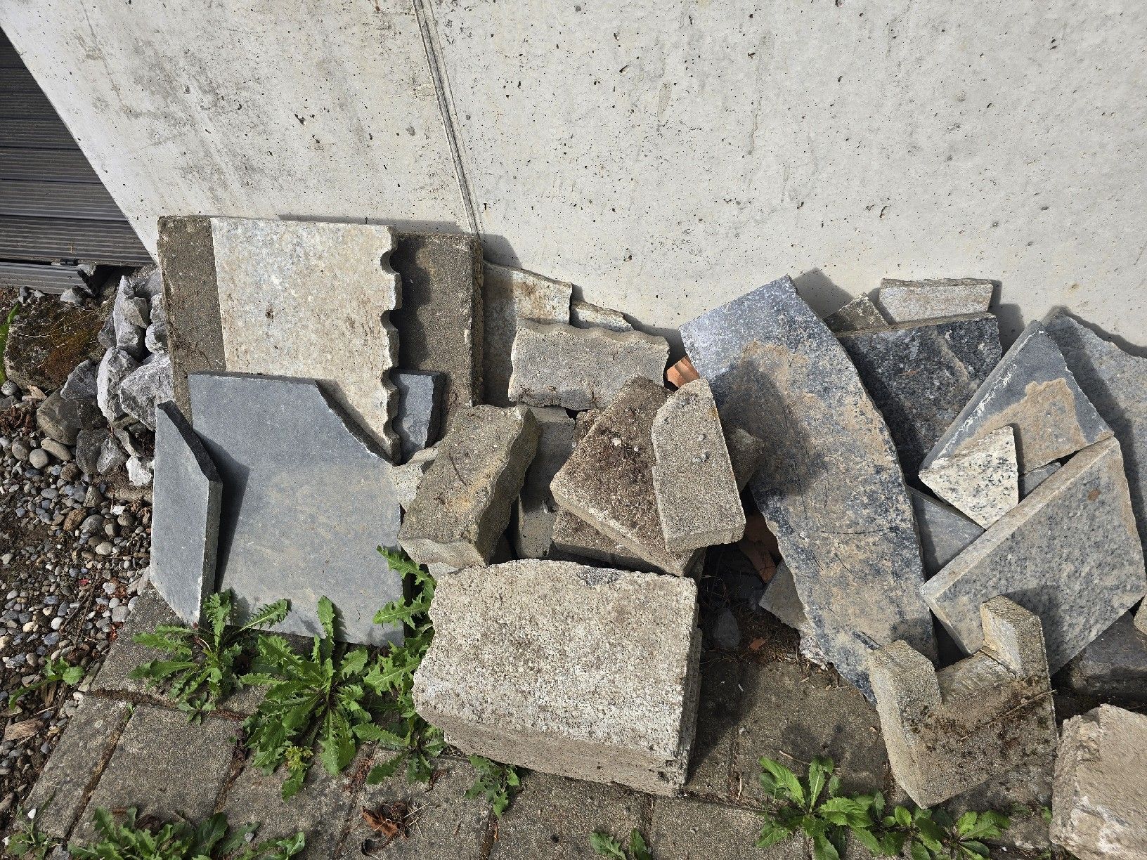 Rivestimenti per pavimenti: Gartenprojekt Herbst: Bruchstein Platten Granit – Usato da St. Ursen venduto da fitmacher1 1
