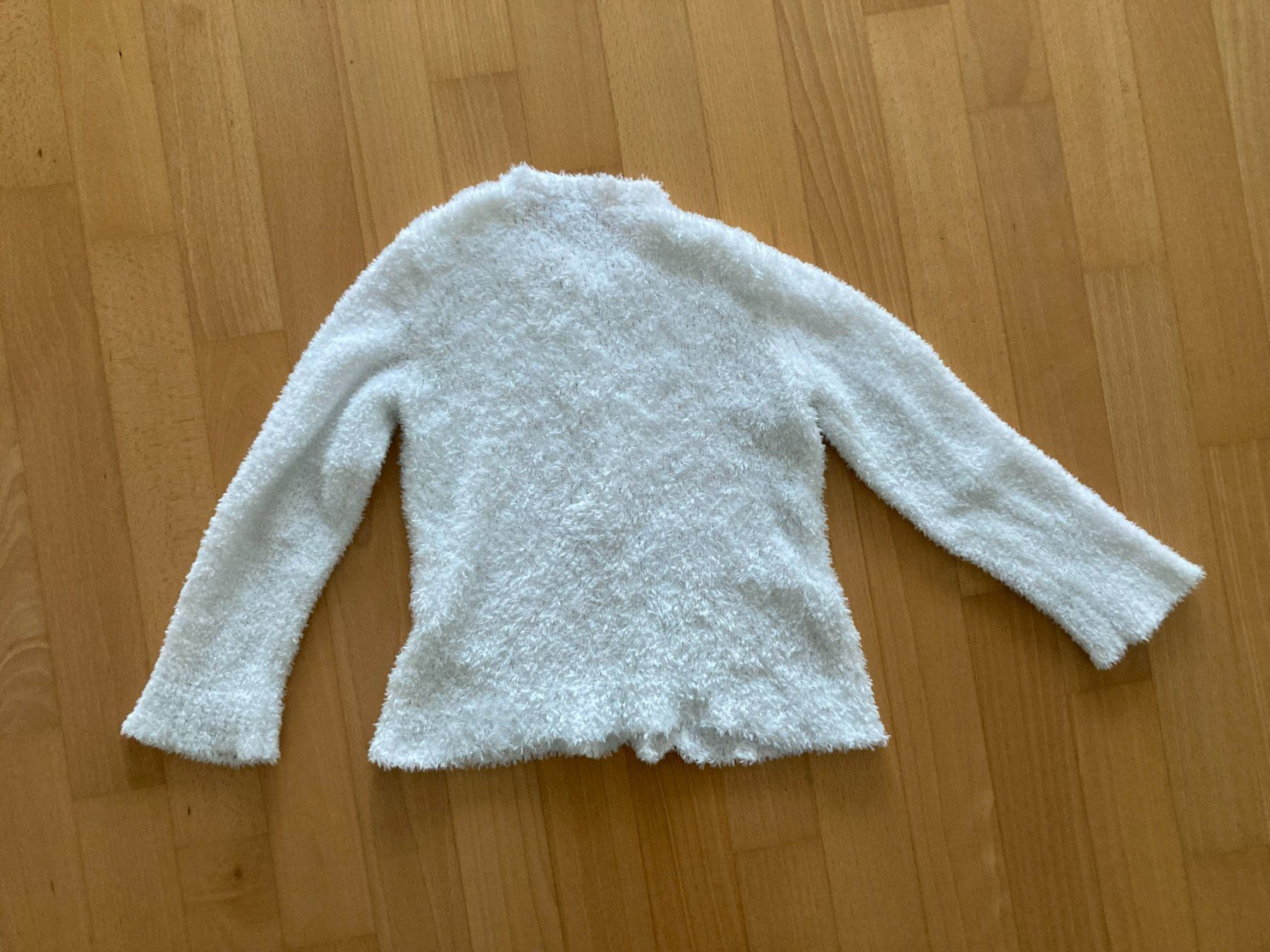 Maglioni & Felpe: Flauschiges Jäckchen mit Knöpfen "OVS" – Usato da Muttenz venduto da Juvenile33 3