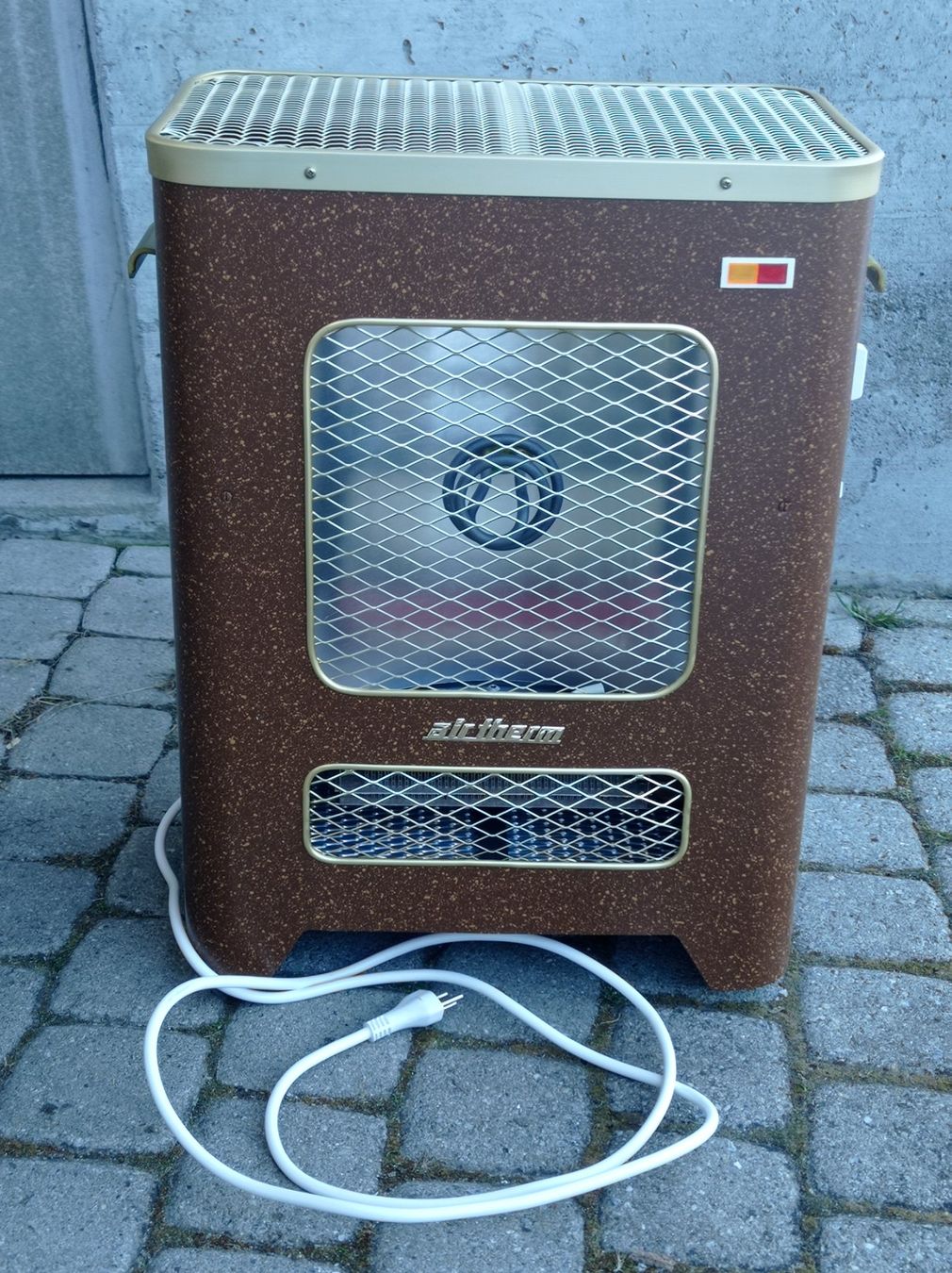 Radiatori: Heizstrahler DOMO 220 Volt – Usato da Ins venduto da Baj