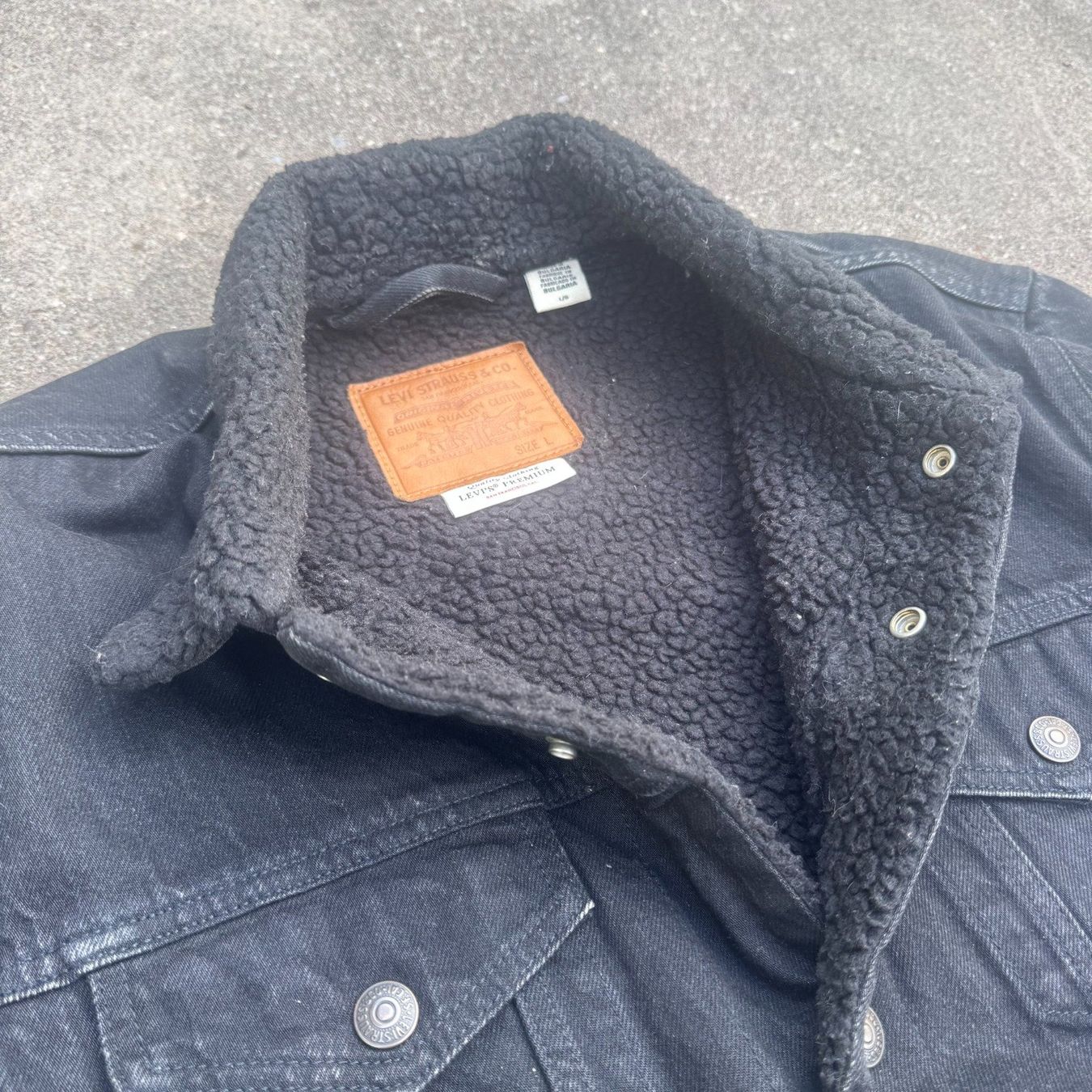 Levi's Jacken: Levi Strauss black fluffy denim jacket – Gebraucht aus St. Gallen von sourced_limited 1