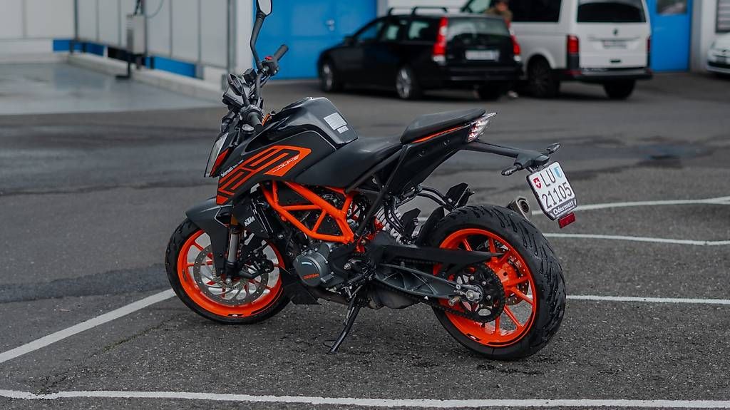 Strada: KTM DUKE 125 – Usato da Adligenswil venduto da Kktdoipatinho 3