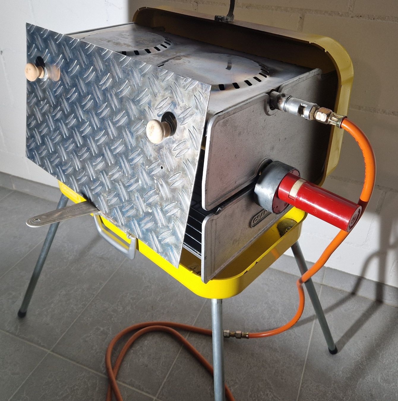 Grills: Cramer Gas-Grill, gelb mit Schlauch gebraucht – Gebraucht aus Neuendorf von Tuba2901 6