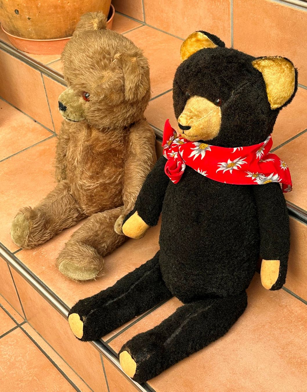 Spielzeuge: 2 alte Teddybären Steiff Hermann Teddy Bären – Gebraucht aus Flüelen von Amazona03 1