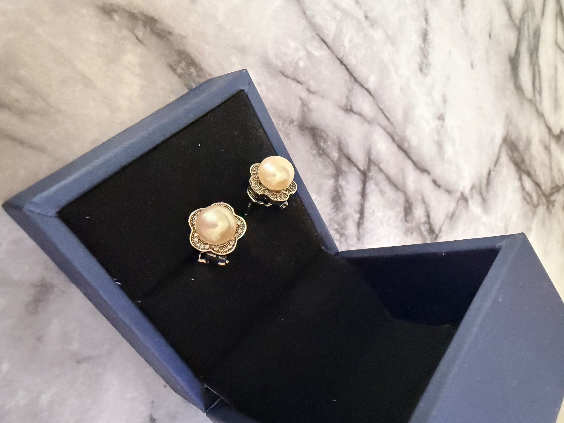 : Natural white pearl earrings – Usato da Zürich venduto da ghe_k58z 2