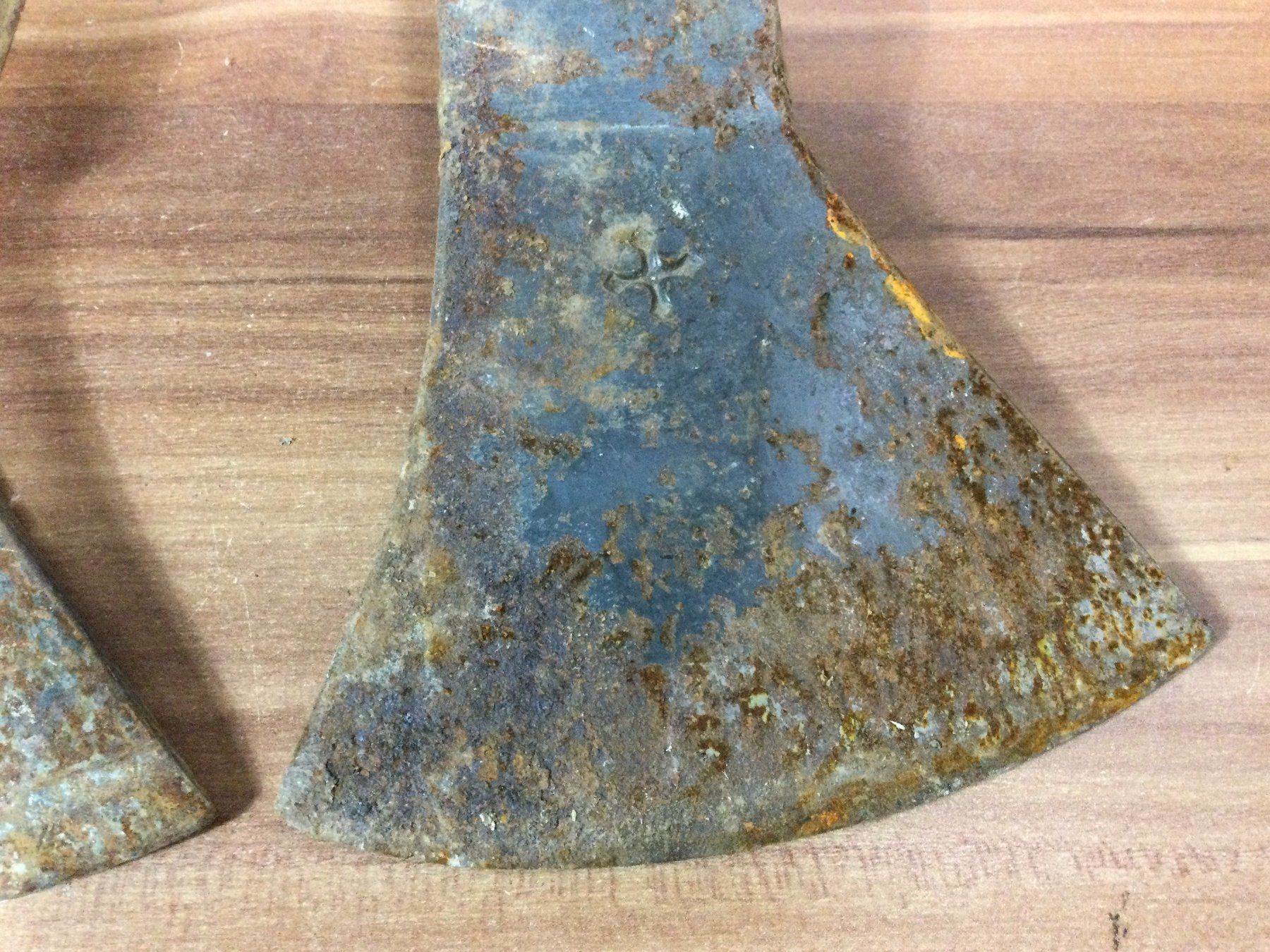 Attrezzi da lavoro: Posten gebrauchte rostige Beile Äxte – Usato da Wangen SZ venduto da kuriosum12 1